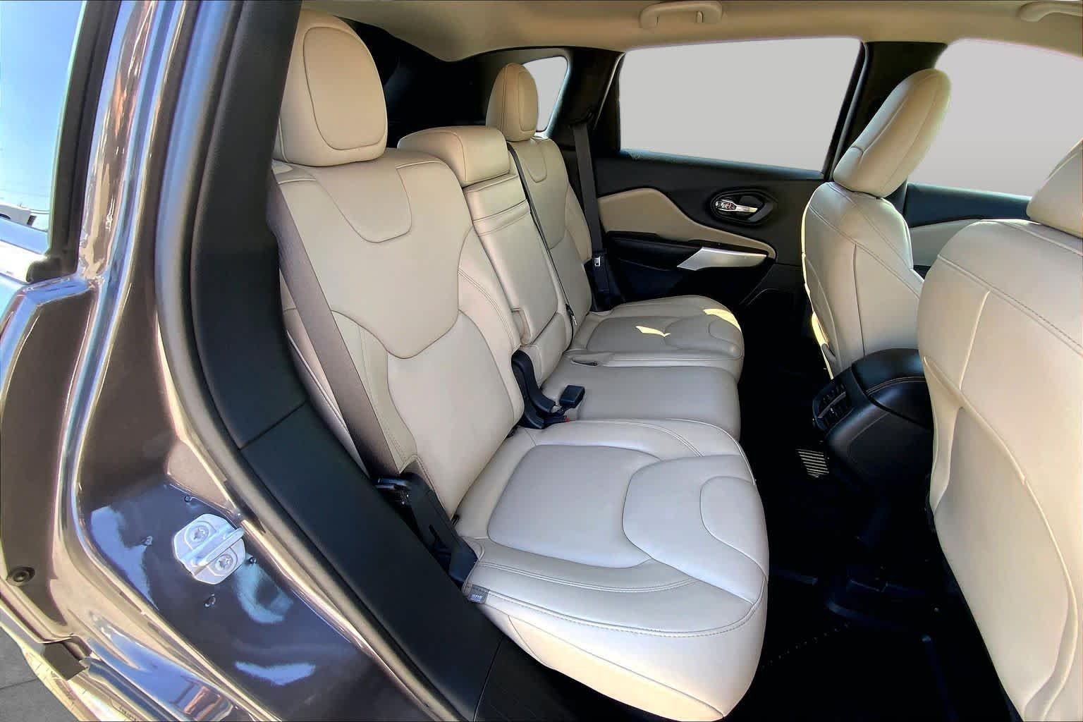 Used 2018 Granite Crystal Met. Clear Coat Jeep Limited image 18