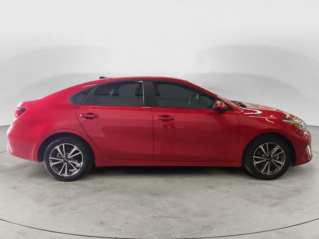 Used 2024 Red Kia LXS image 4