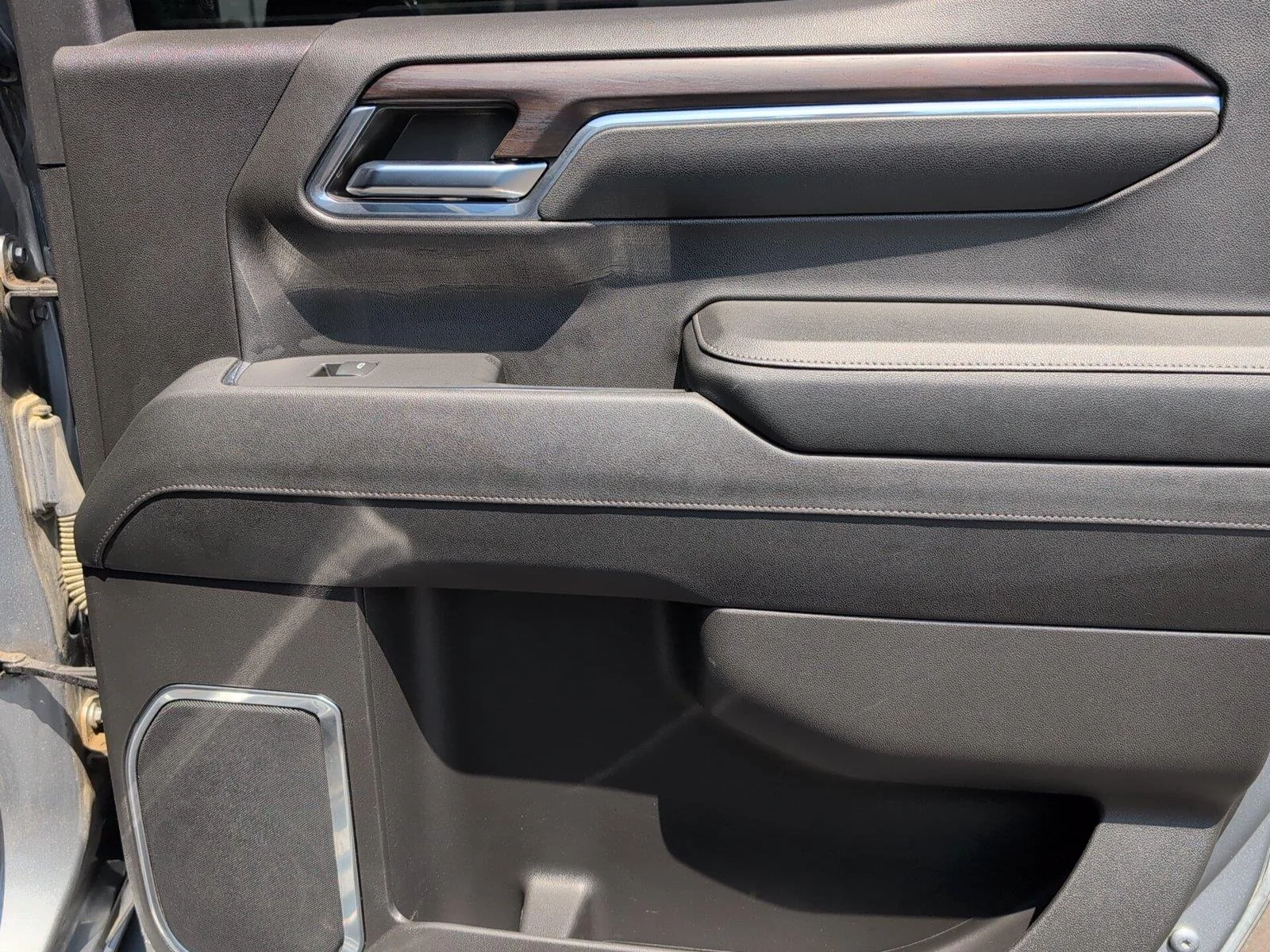Used 2024 Sterling Metallic GMC SLT image 40
