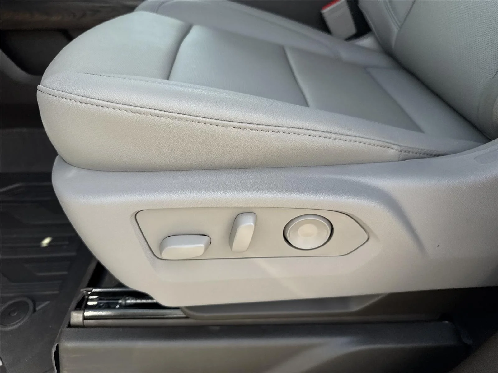 New 2026 Summit White GMC SLT image 13