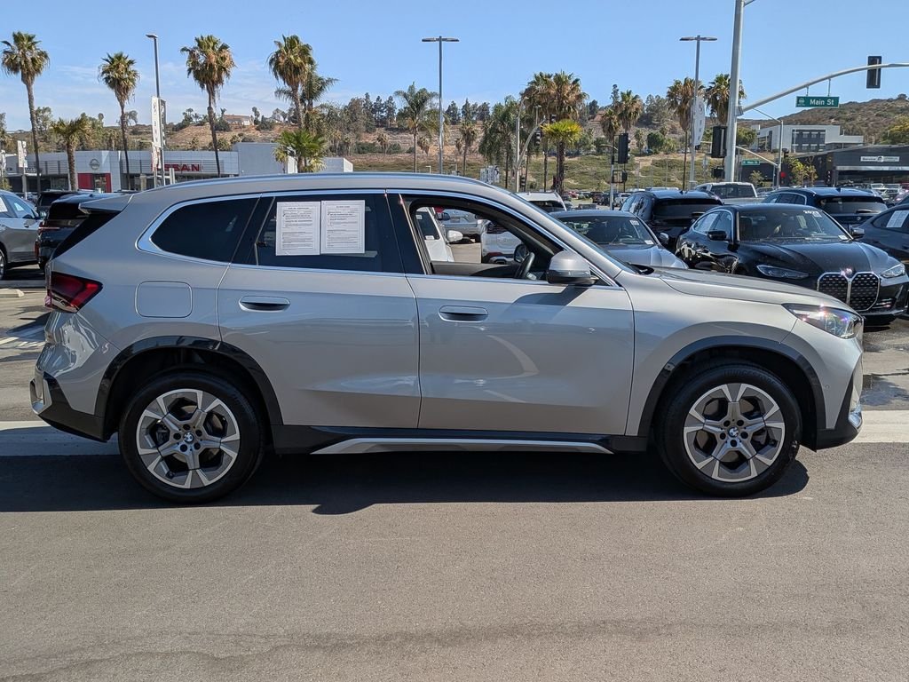 Used 2025 Silver BMW xDrive28i image 3