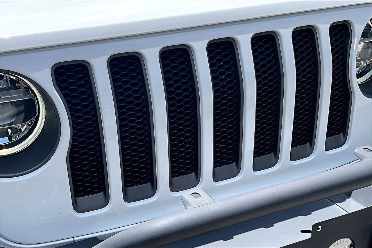 Used 2020 White Jeep Unlimited Rubicon image 32