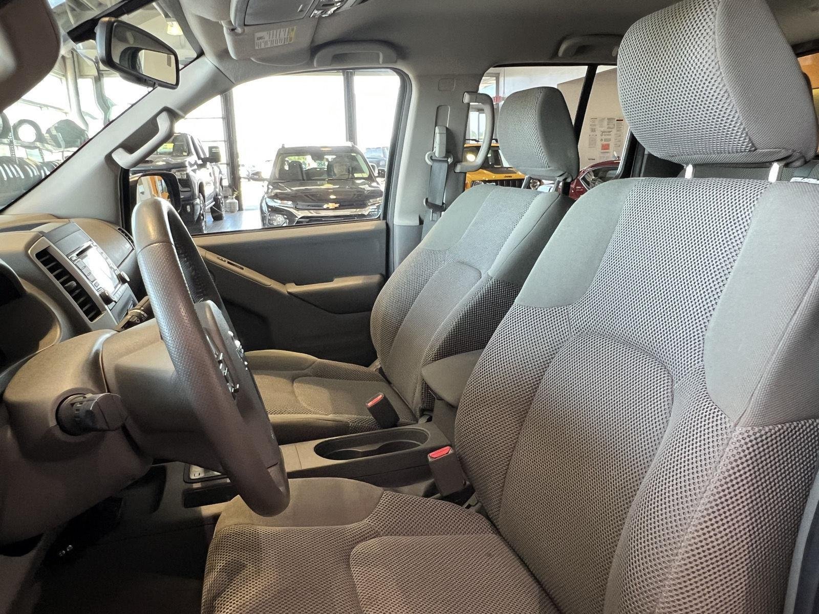 Used 2016 Lava Red Nissan SV image 12