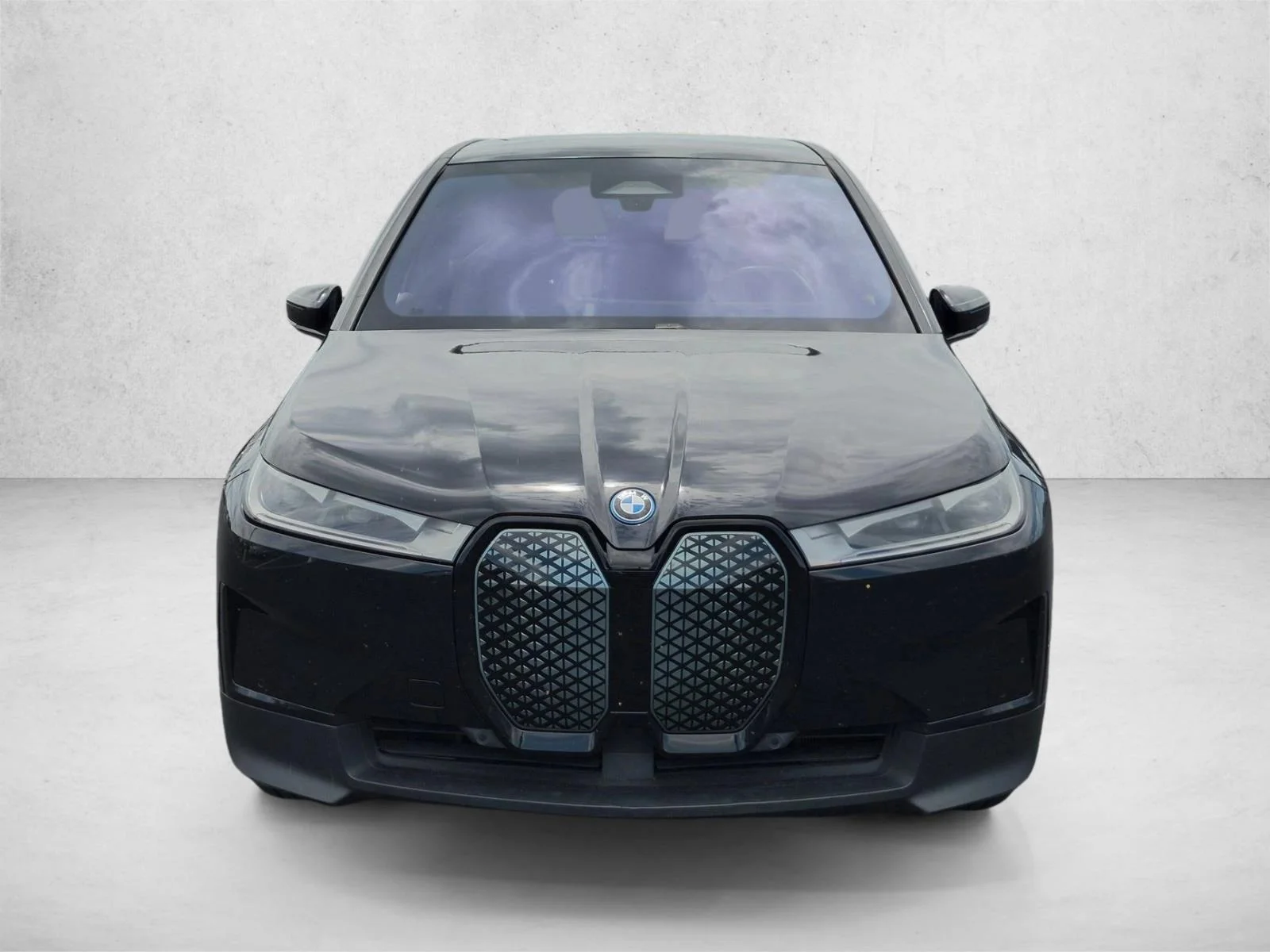 Used 2024 Black Sapphire Metallic BMW xDrive50 image 2