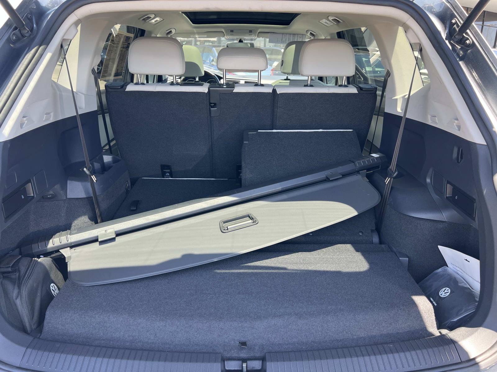 Used 2019 Platinum Gray Metallic Volkswagen SE image 25