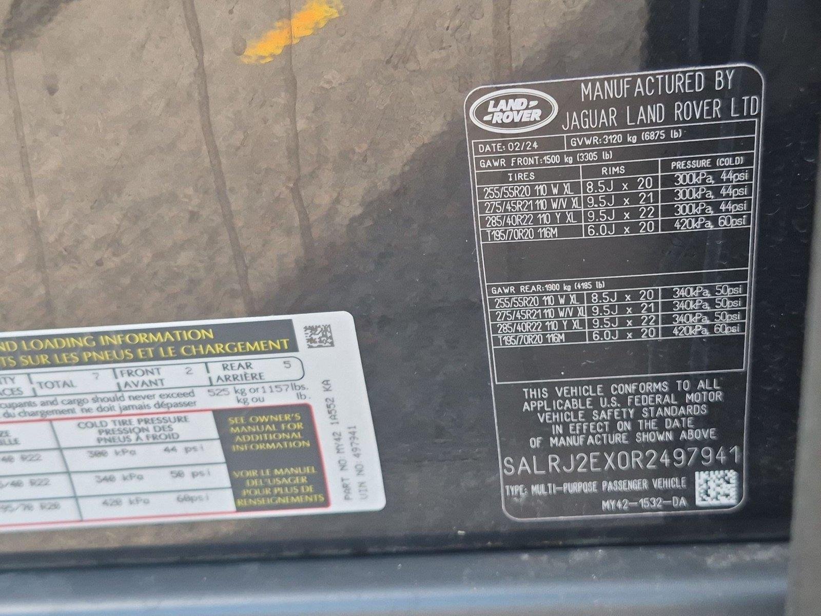 Used 2024 Santorini Black Metallic Land Rover S image 33
