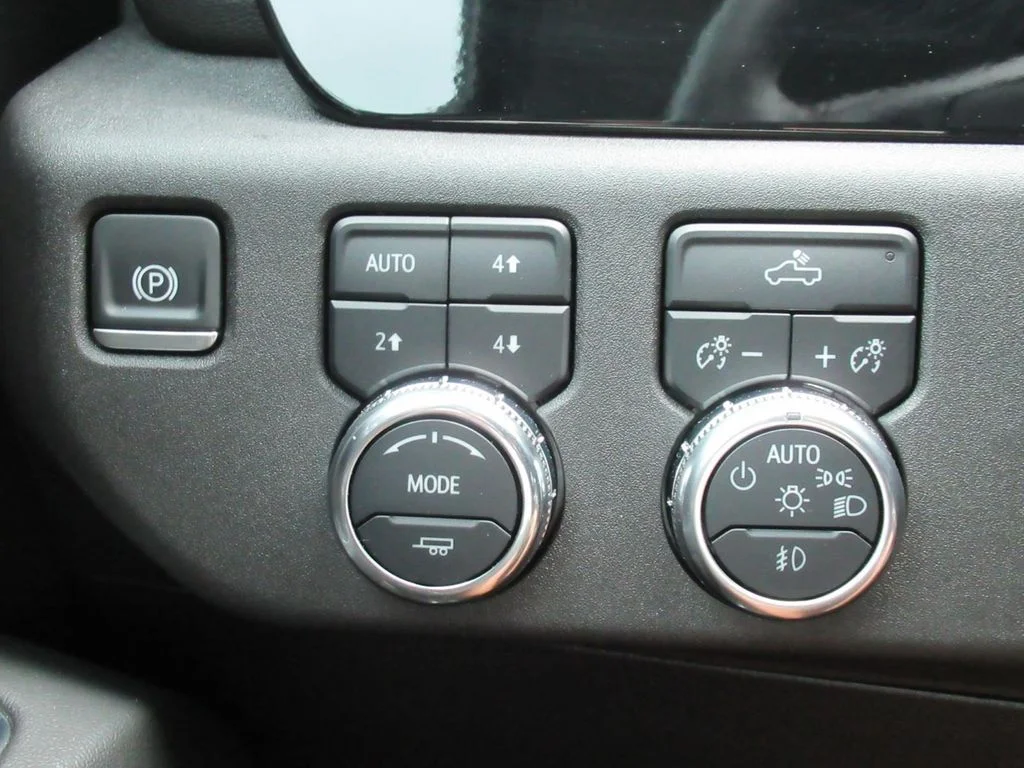 Used 2024 White GMC Elevation image 19