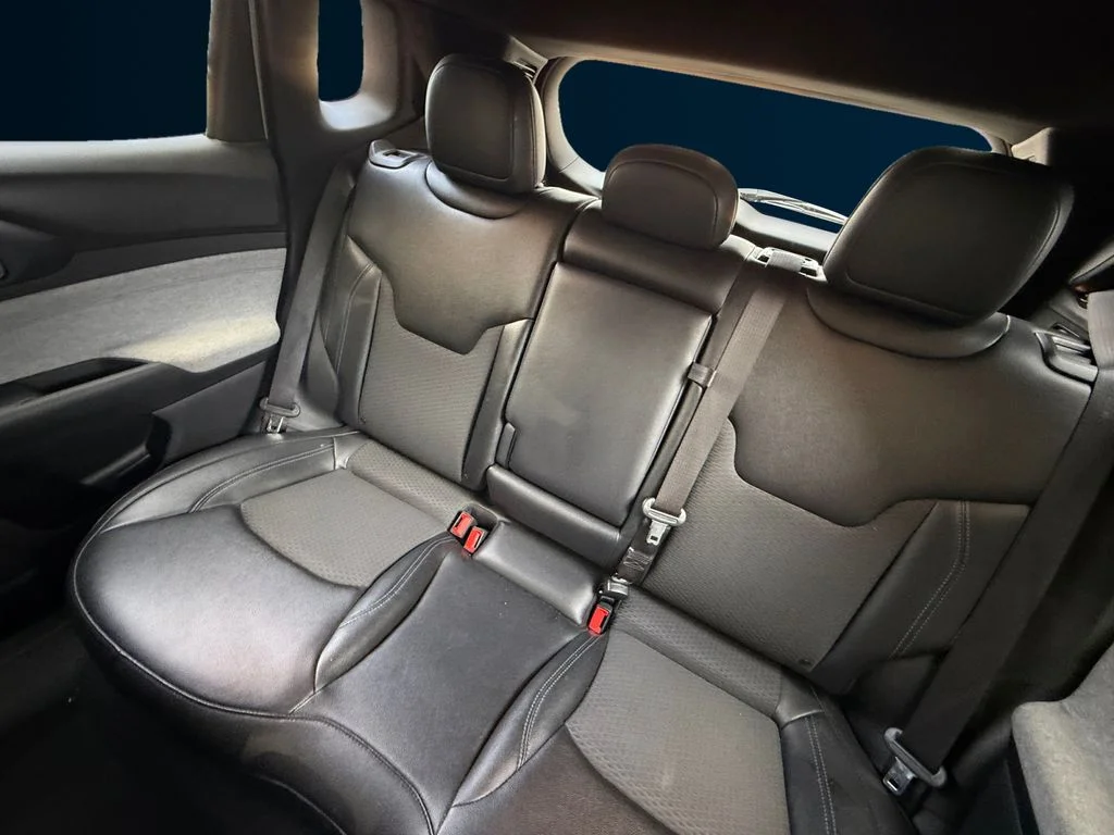 Used 2024 White Jeep Latitude image 16