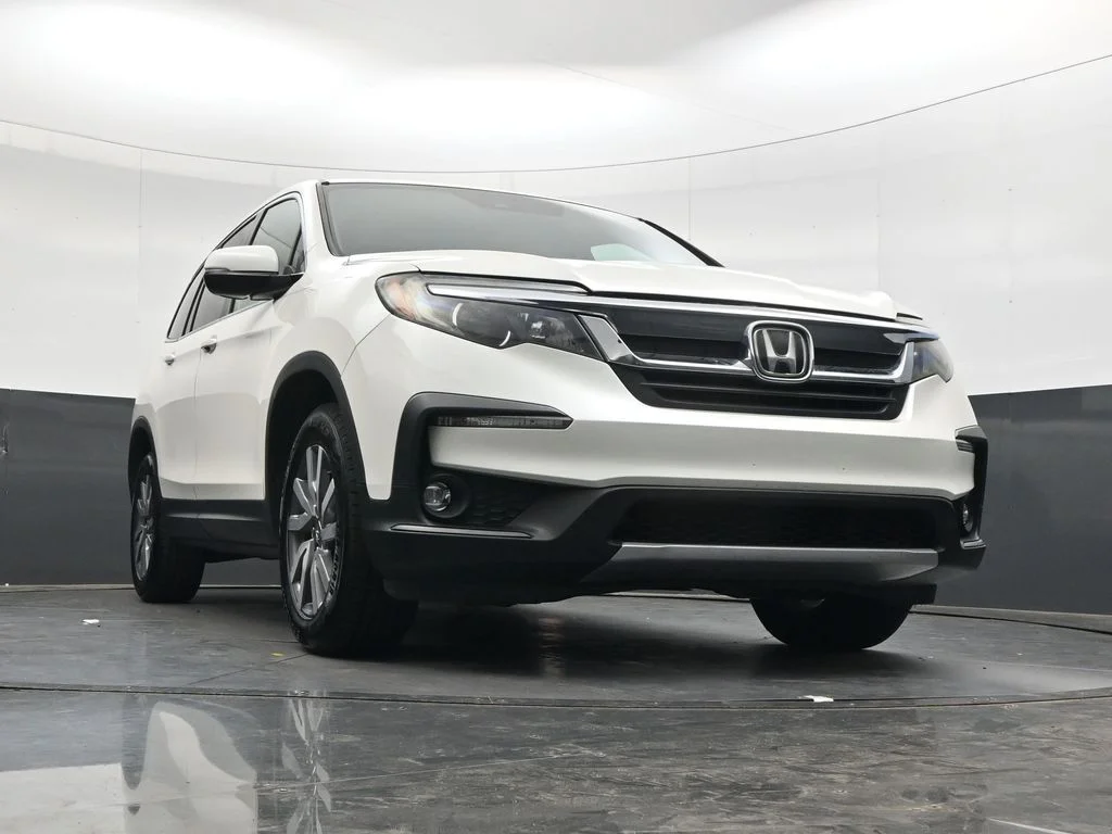 Used 2019 White Diamond Pearl Honda EX image 31