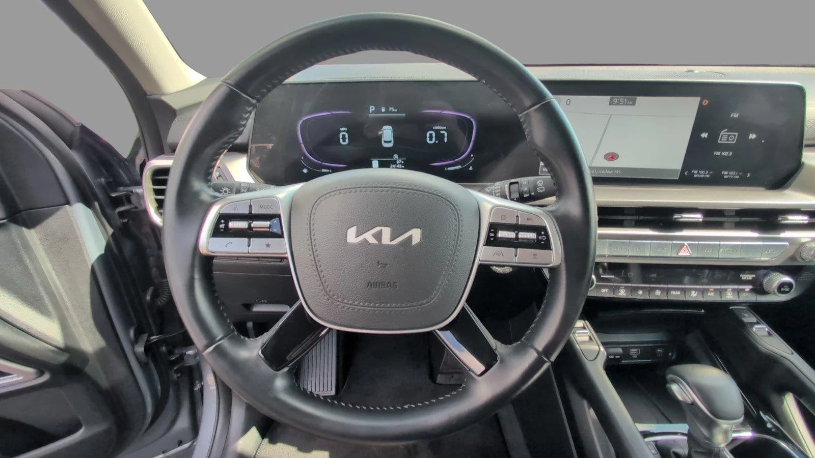 Used 2025 Everlasting Silver Kia S image 30