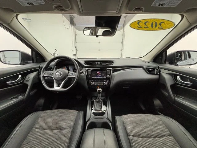 Used 2022 Gun Metallic Nissan SV image 3