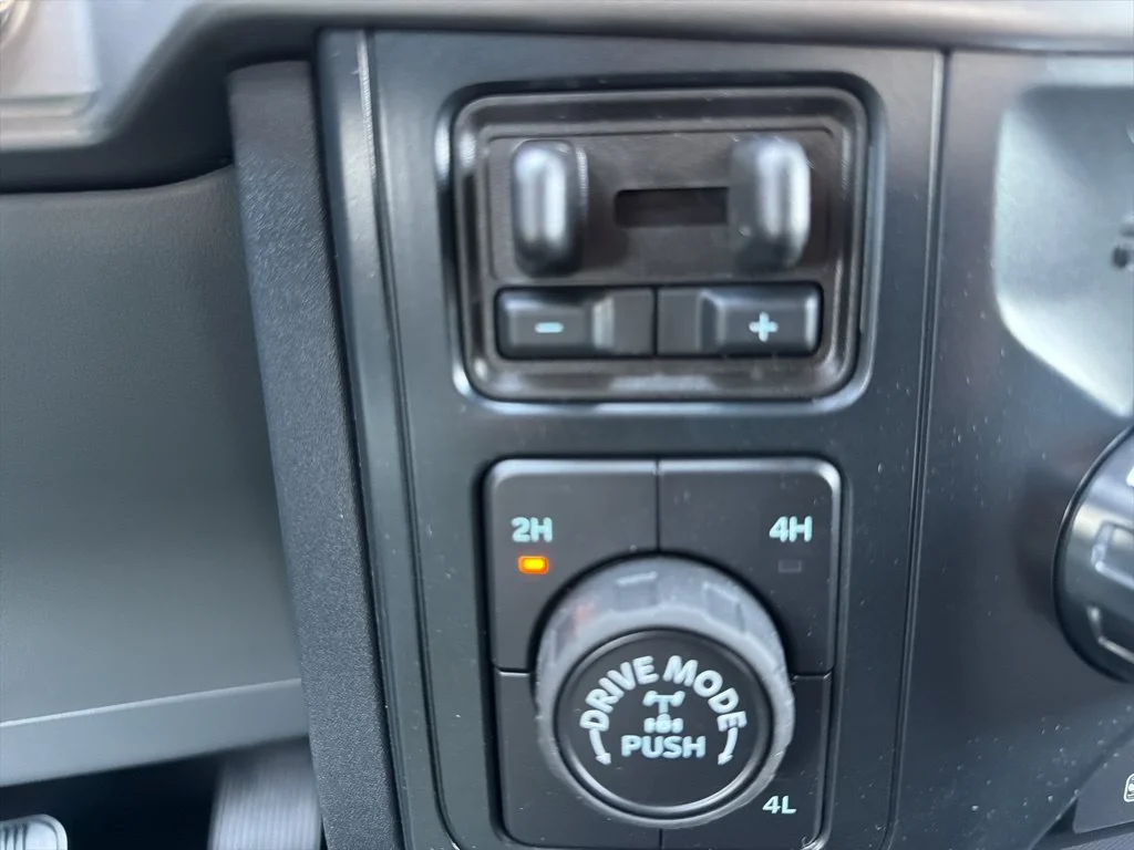 New 2026 Carbonized Gray Metallic Ford XLT image 14