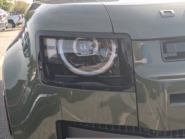 New 2026 Woolstone Green Land Rover X-Dynamic SE image 9
