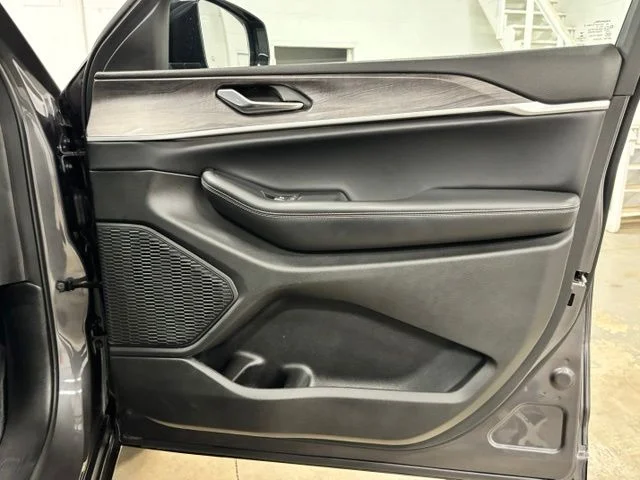 Used 2023 Gray Jeep Limited image 23