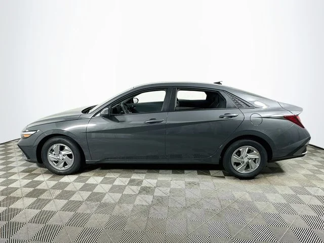 New 2026 Hyundai ELANTRA SE