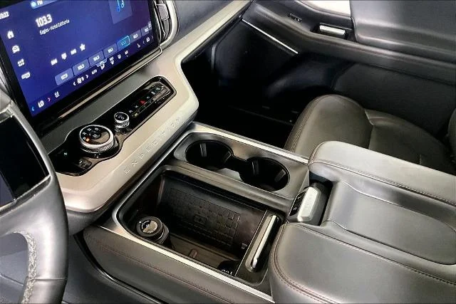 Used 2025 Oxford White Ford Active image 40