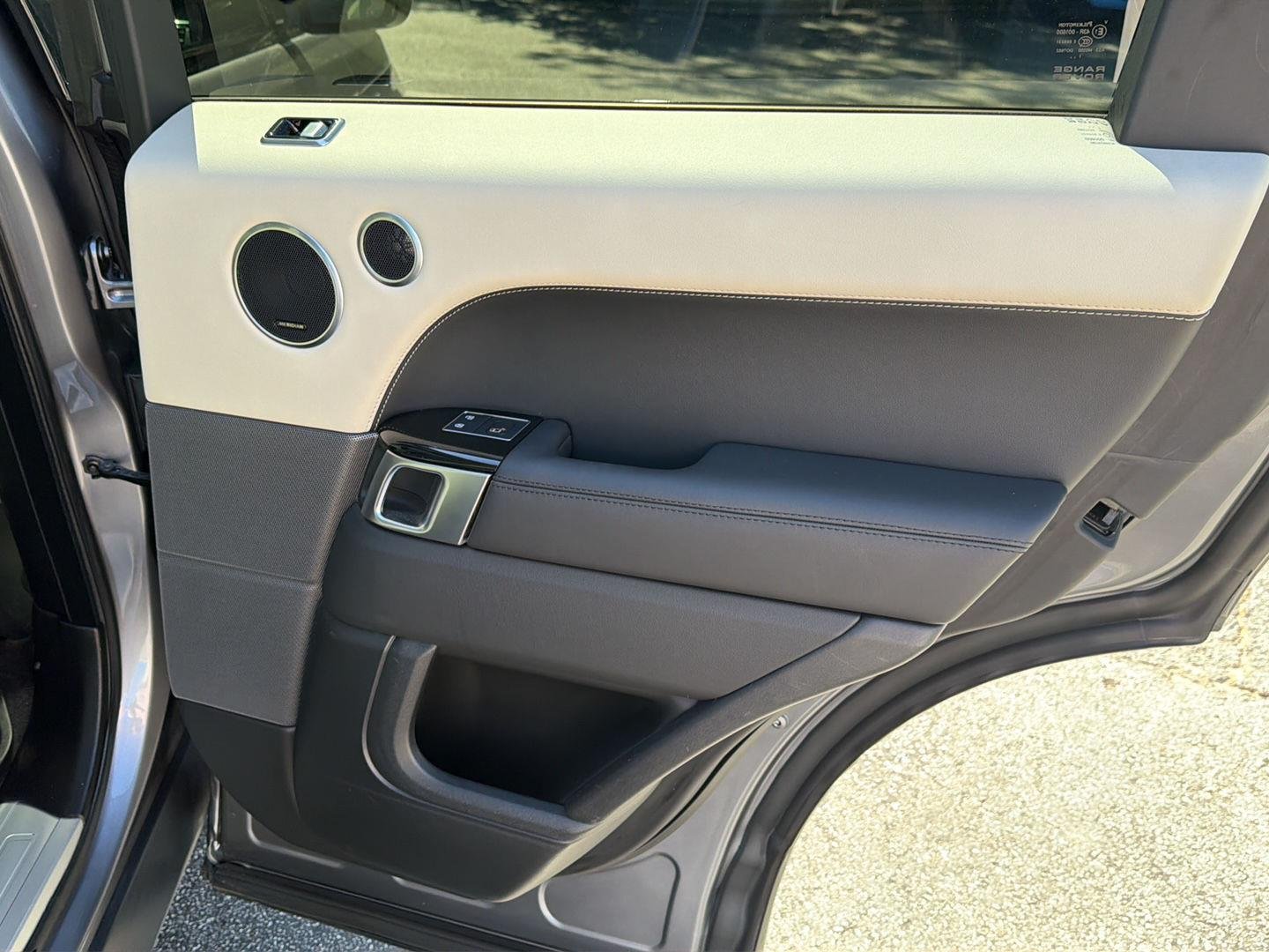 Used 2022 Eiger Grey Metallic Land Rover HSE Silver Edition image 16