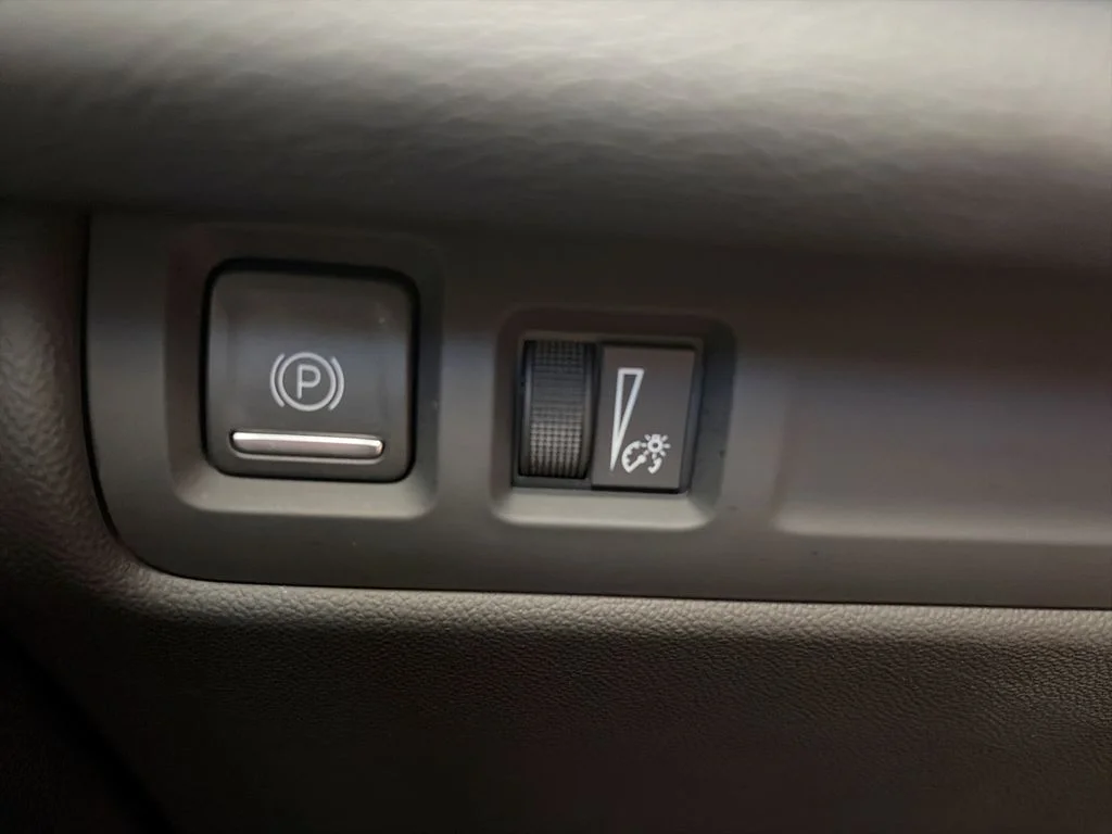 Used 2025 Green Cadillac Premium Luxury image 18