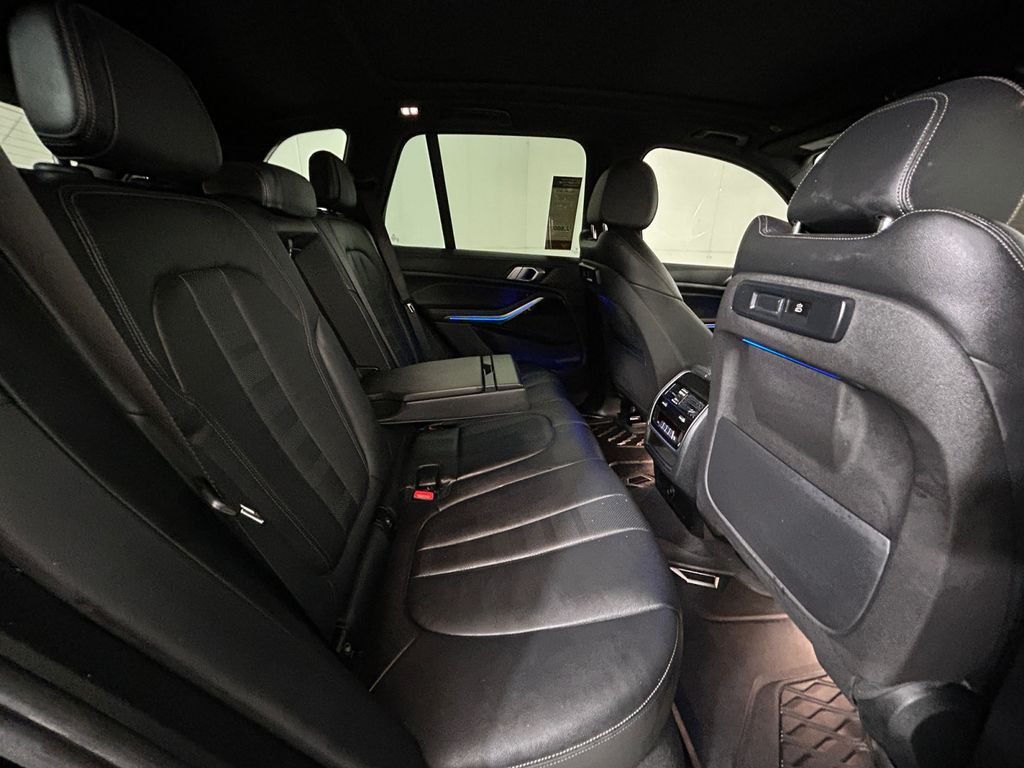 Used 2020 Black BMW sDrive40i image 17