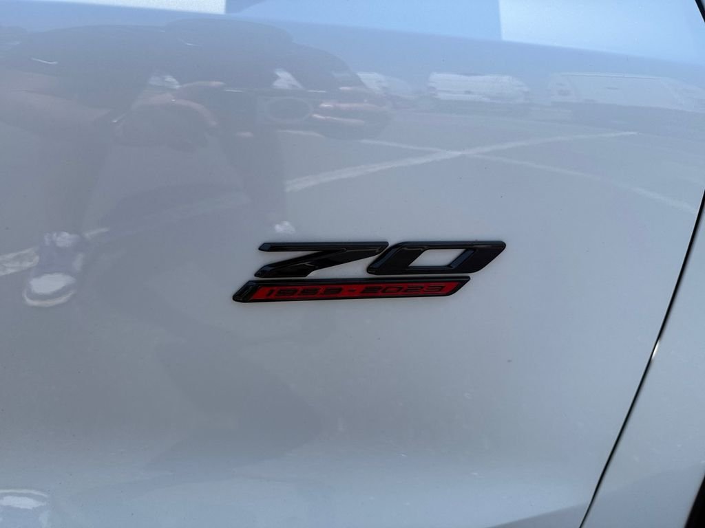 Used 2023 White Chevrolet Stingray image 29