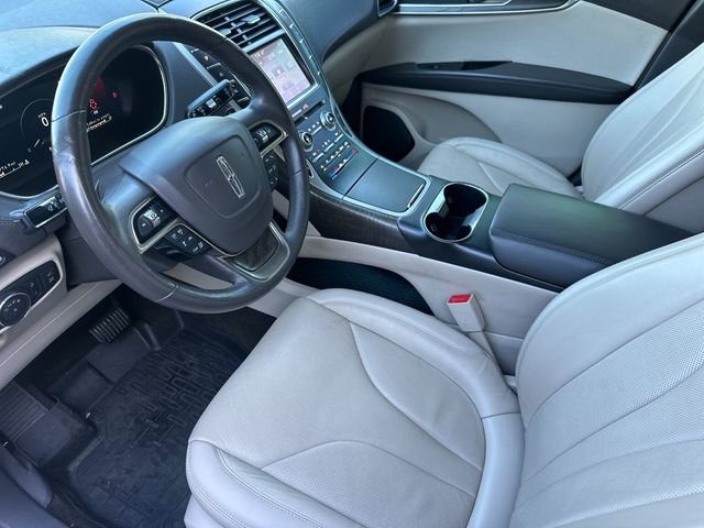 Used 2019 White Lincoln Reserve image 9