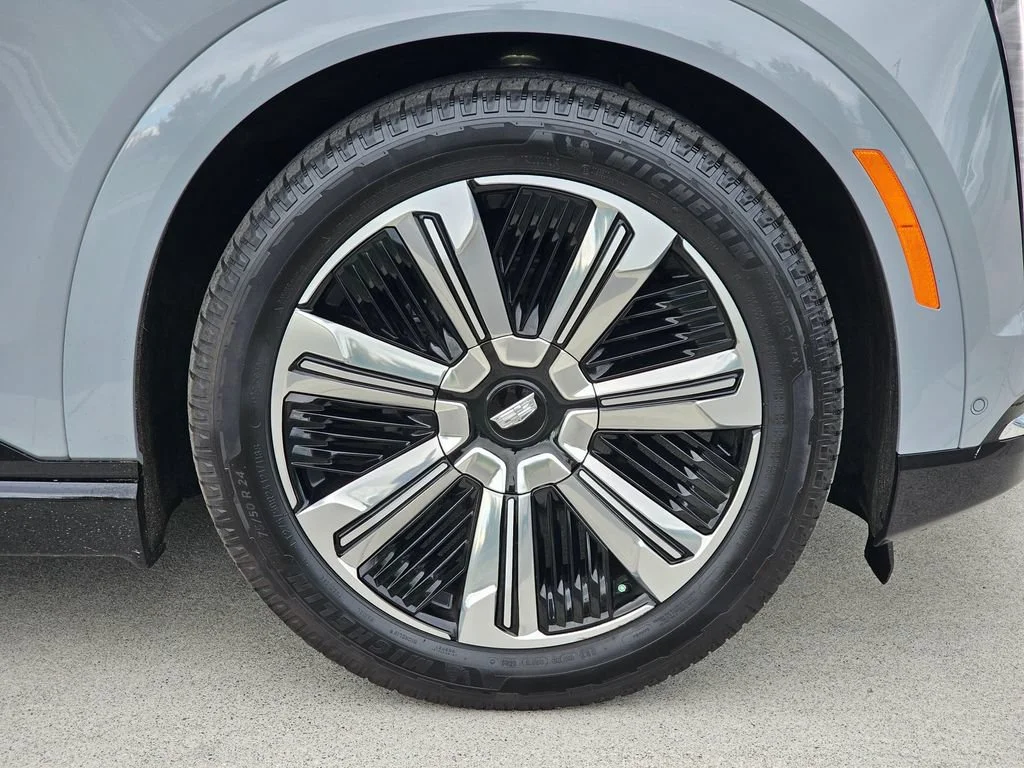 New 2026 Luna Metallic Cadillac Luxury image 9