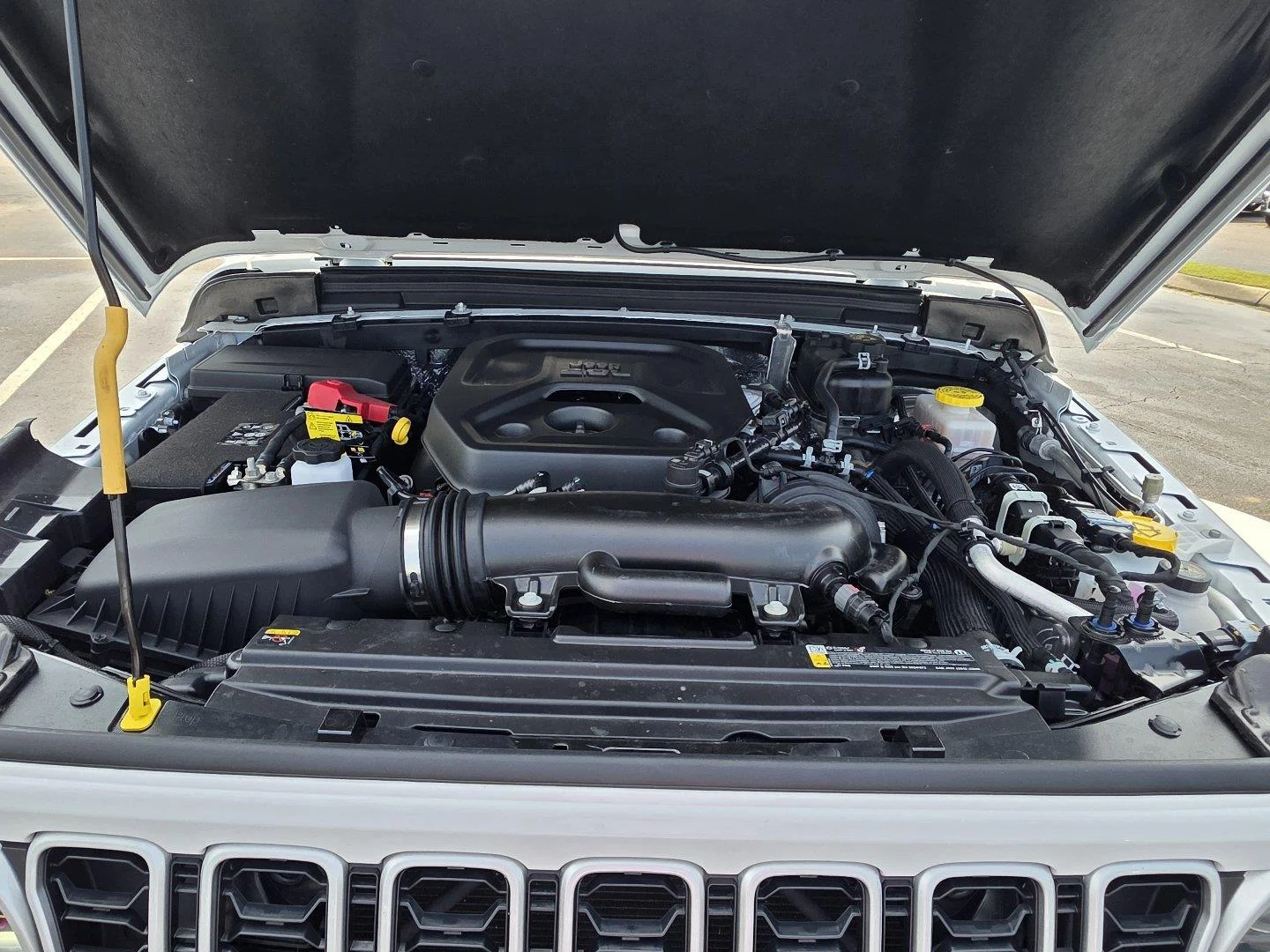 Used 2026 Bright White Clearcoat Jeep Sahara image 31