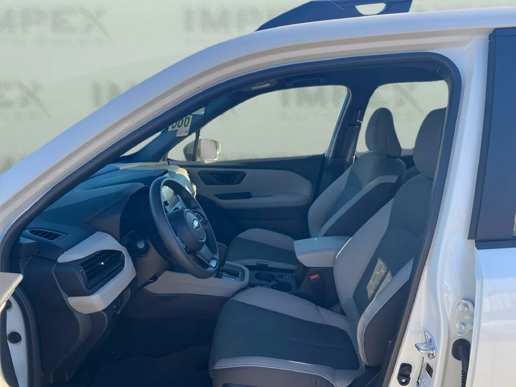 Used 2025 White Subaru  image 9
