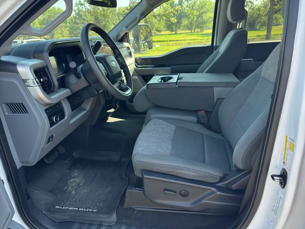 Used 2023 Oxford White Ford XLT image 22