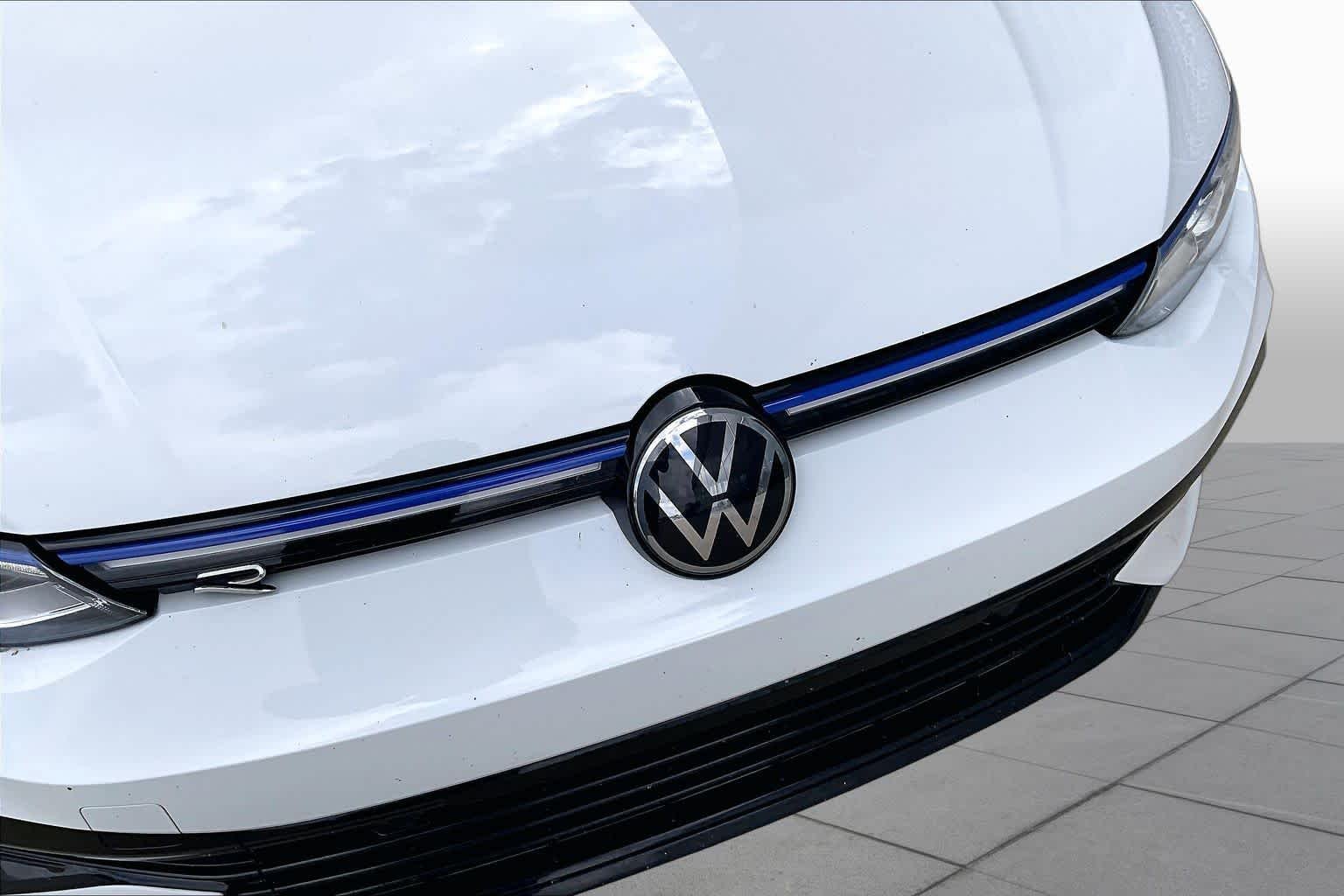Used 2024 Pure White Volkswagen  image 29