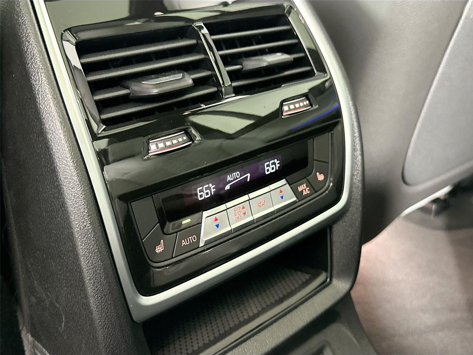 2026 BMW X7 40i - Photo 28