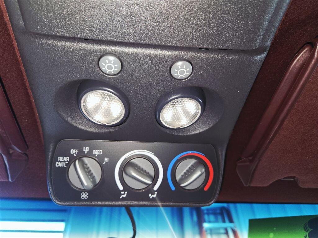 Used 1999 Summit White GMC BASE image 22