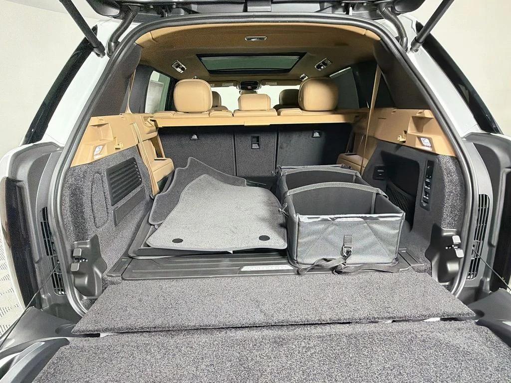 New 2026 Fuji White Land Rover SE 7 Seats image 28