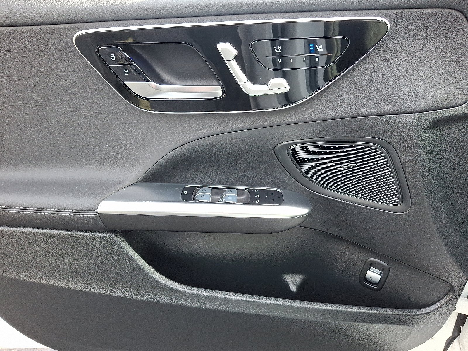 2025 Mercedes-Benz C-Class Sedan C 300 - Photo 12
