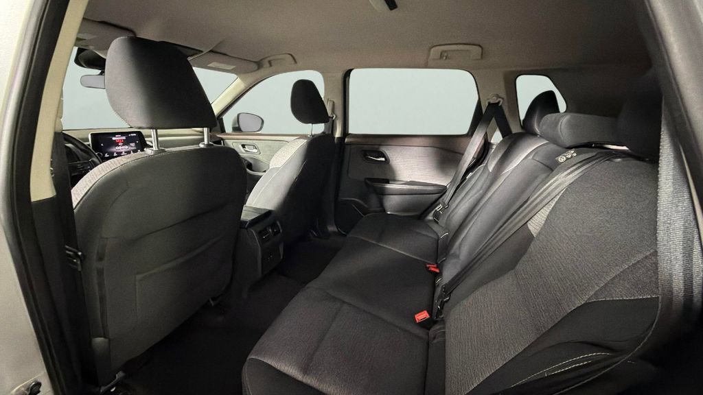 Used 2021 Silver Nissan SV FWD image 27