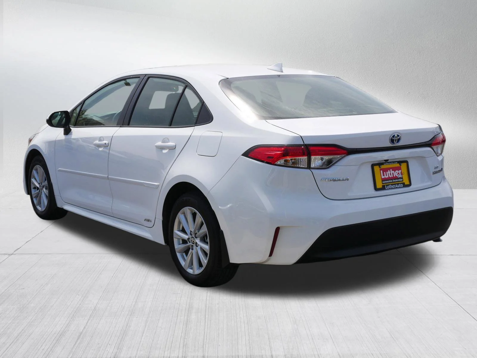 Used 2023 Ice Cap Toyota Hybrid LE image 5