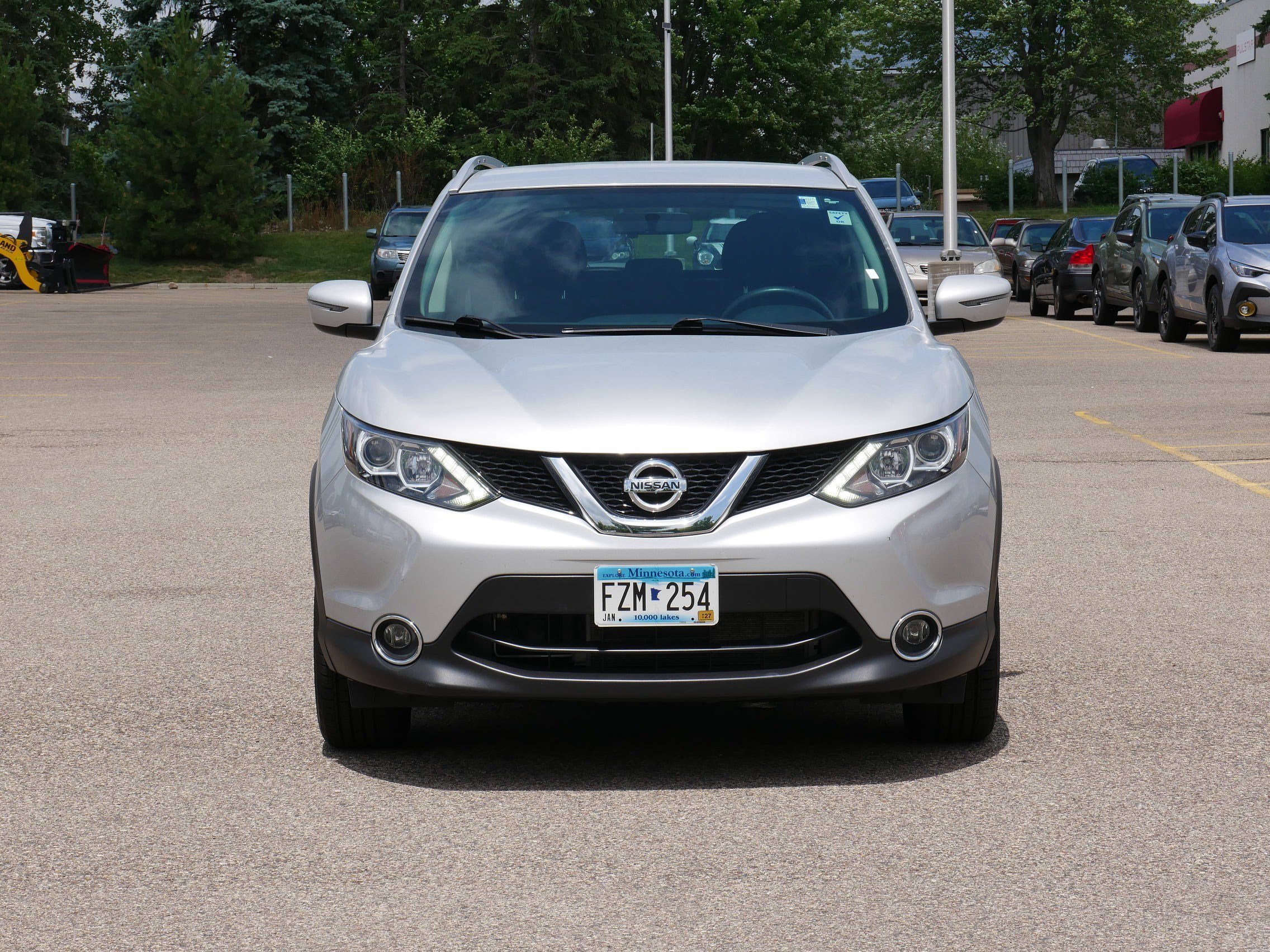 Used 2017 Nissan Rogue Sport SV with VIN JN1BJ1CR5HW137761 for sale in Vadnais Heights, Minnesota