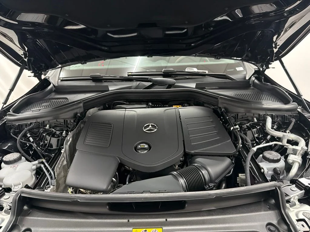 New 2027 Black Mercedes-Benz GLC 300 image 29