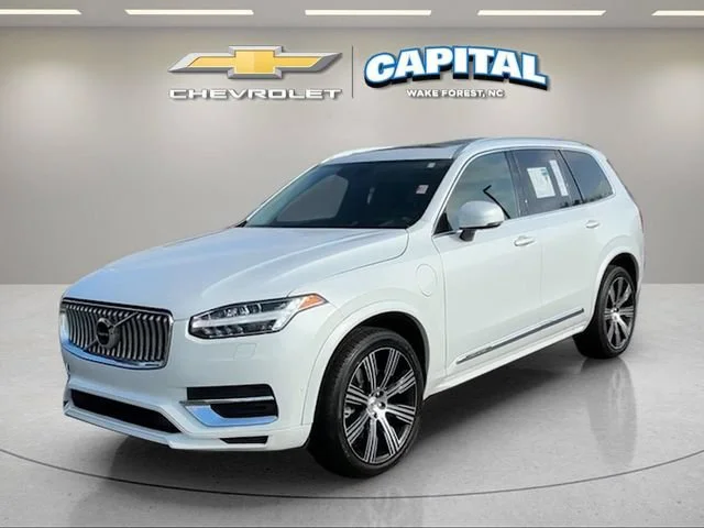 Used 2022 White Volvo T8 Inscription 7 Passenger image 1