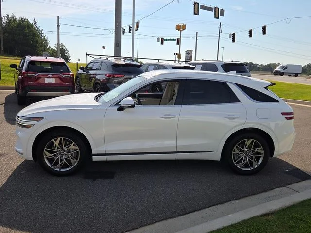 Used 2025 White Genesis 2.5T image 4