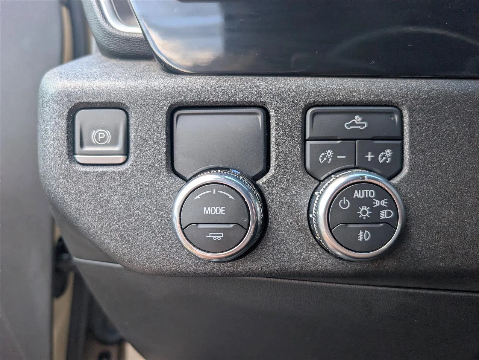Used 2023 Desert Sand Metallic GMC Elevation image 14