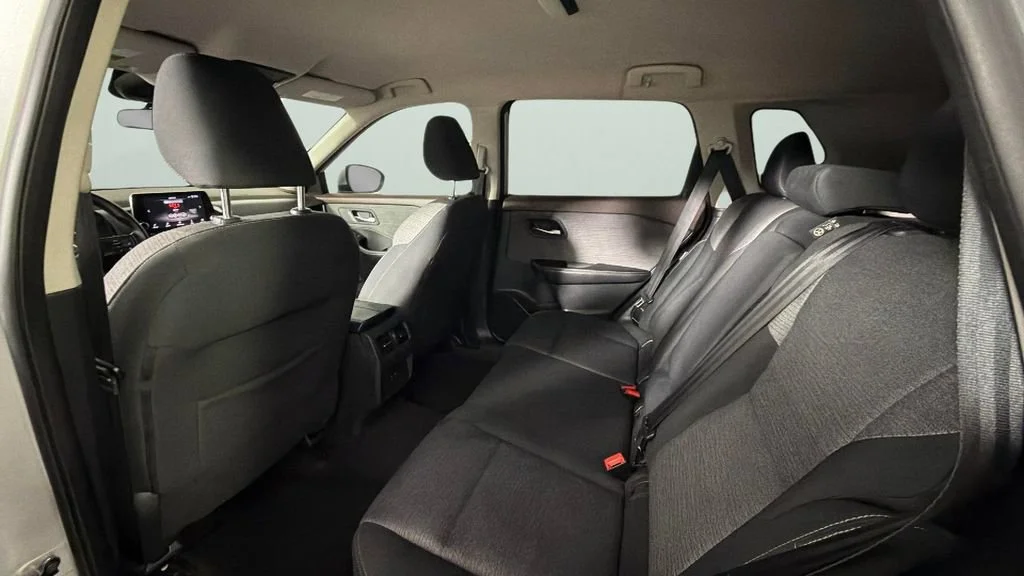 Used 2021 Silver Nissan SV FWD image 27