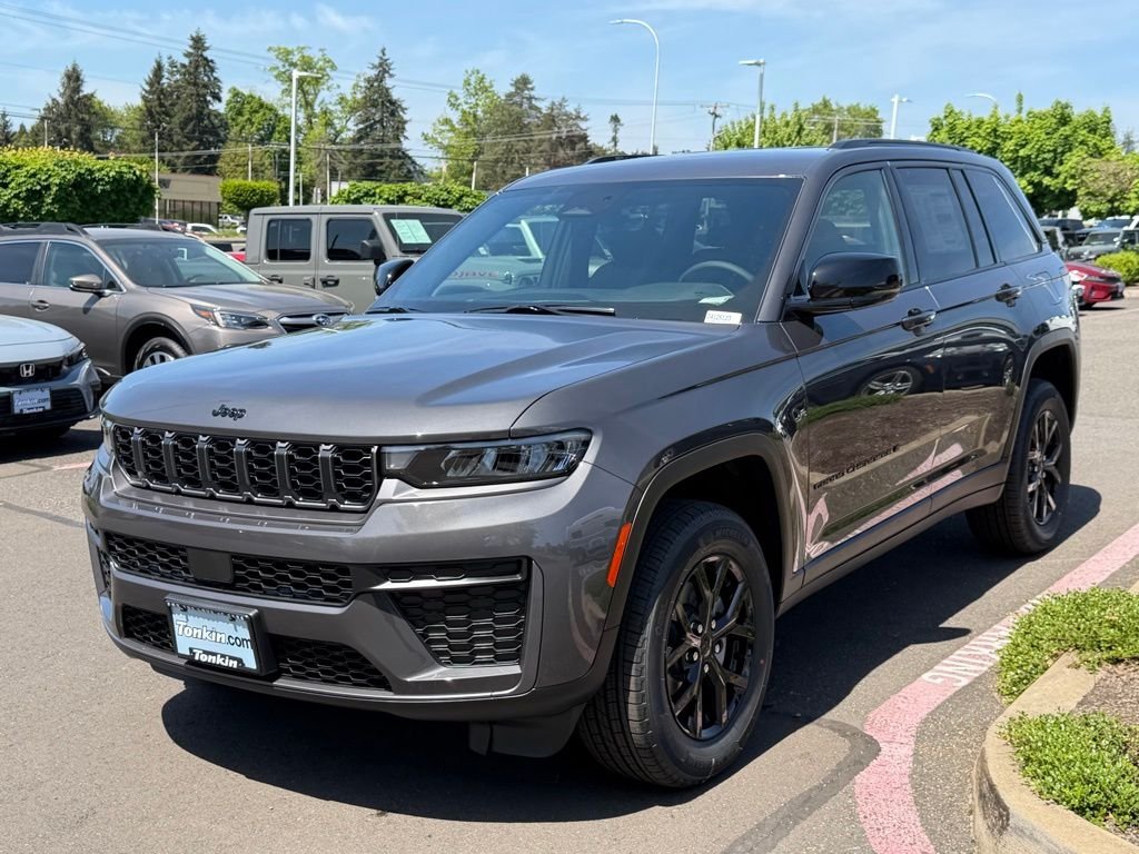 New 2026 Baltic Gray Metallic Clearcoat Jeep Altitude image 4