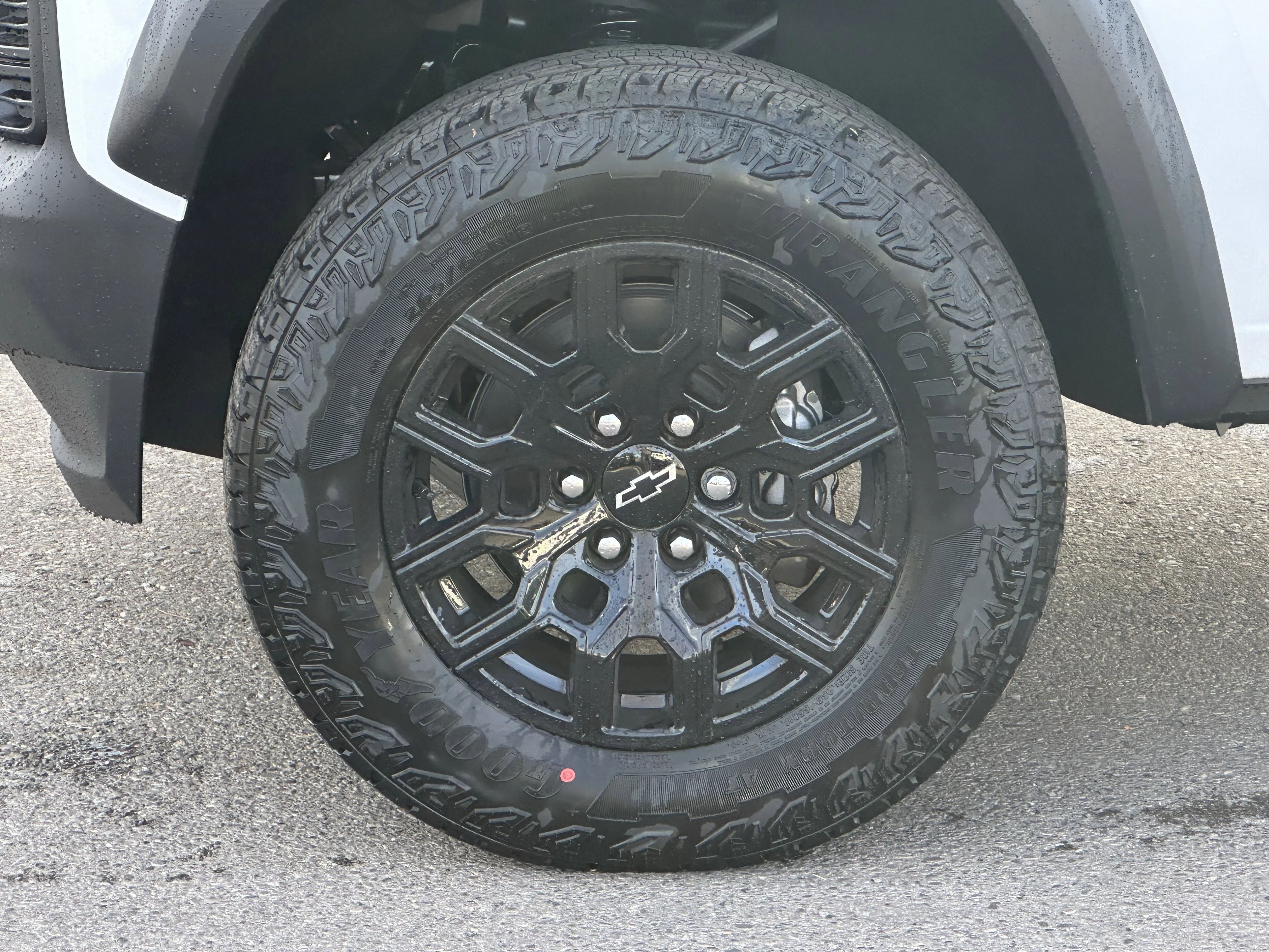 New 2026 Summit White Chevrolet 4WD Trail Boss image 9