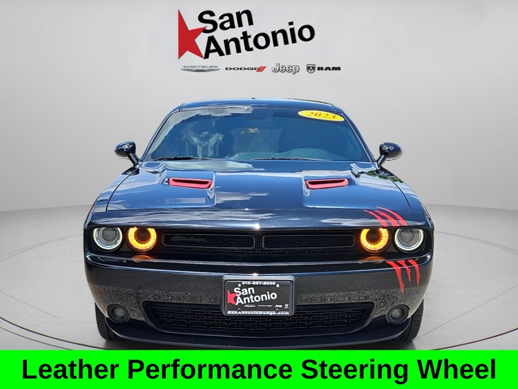 Used 2023 Black Dodge SXT image 5
