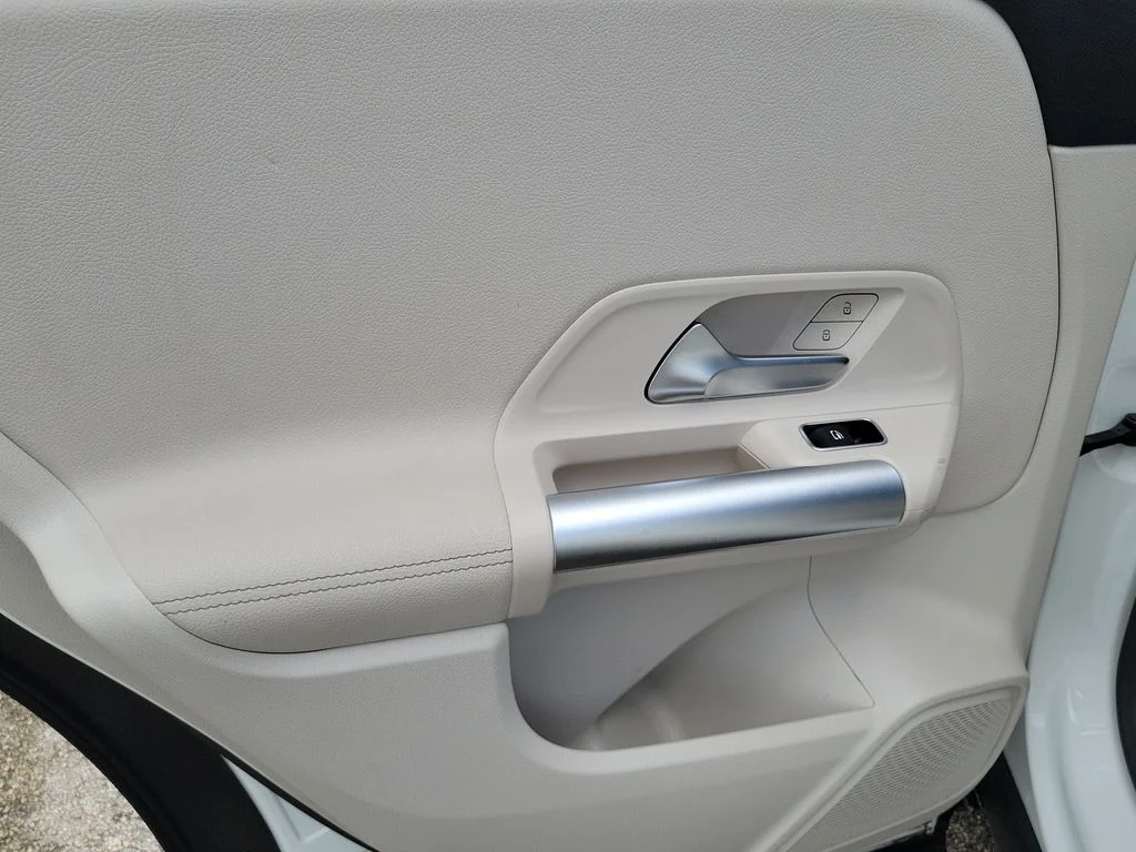 Used 2025 White Mercedes-Benz GLA 250 image 13