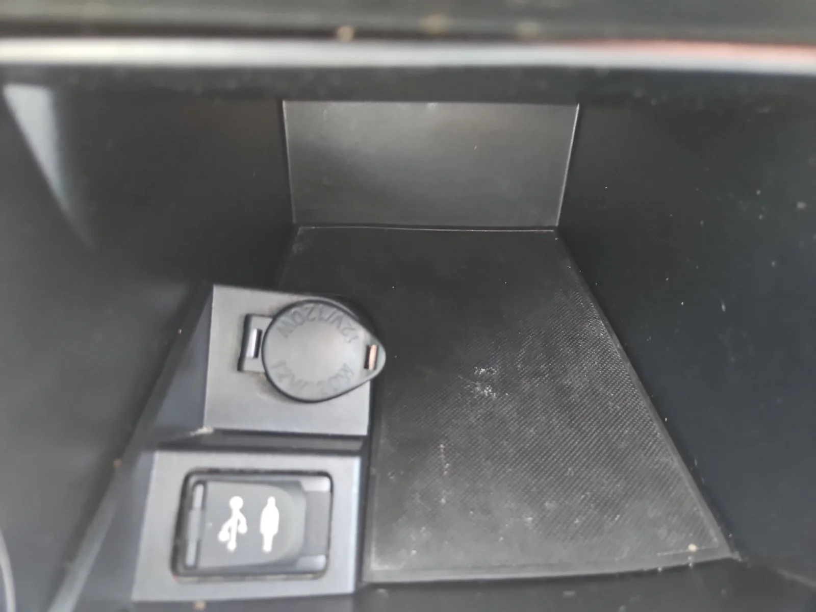 Used 2017 Celestial Silver Metallic Toyota LE image 18