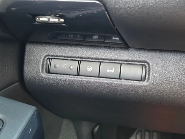 2025 Nissan Pathfinder SV - Photo 38