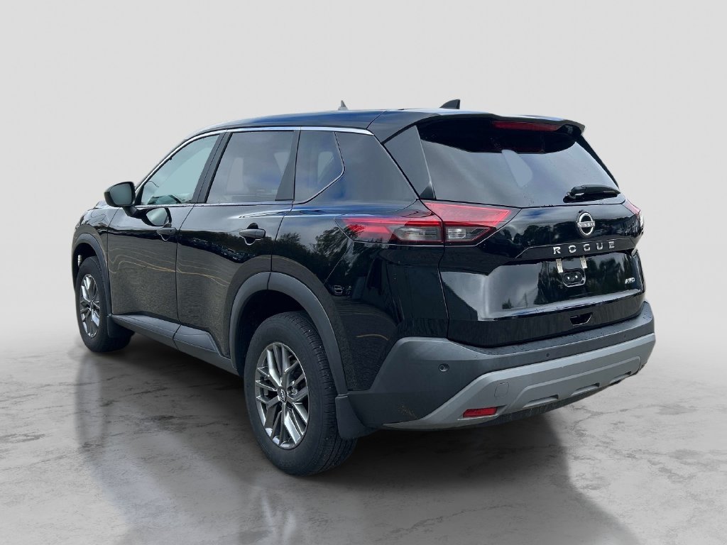Used 2023 Black Nissan S image 3