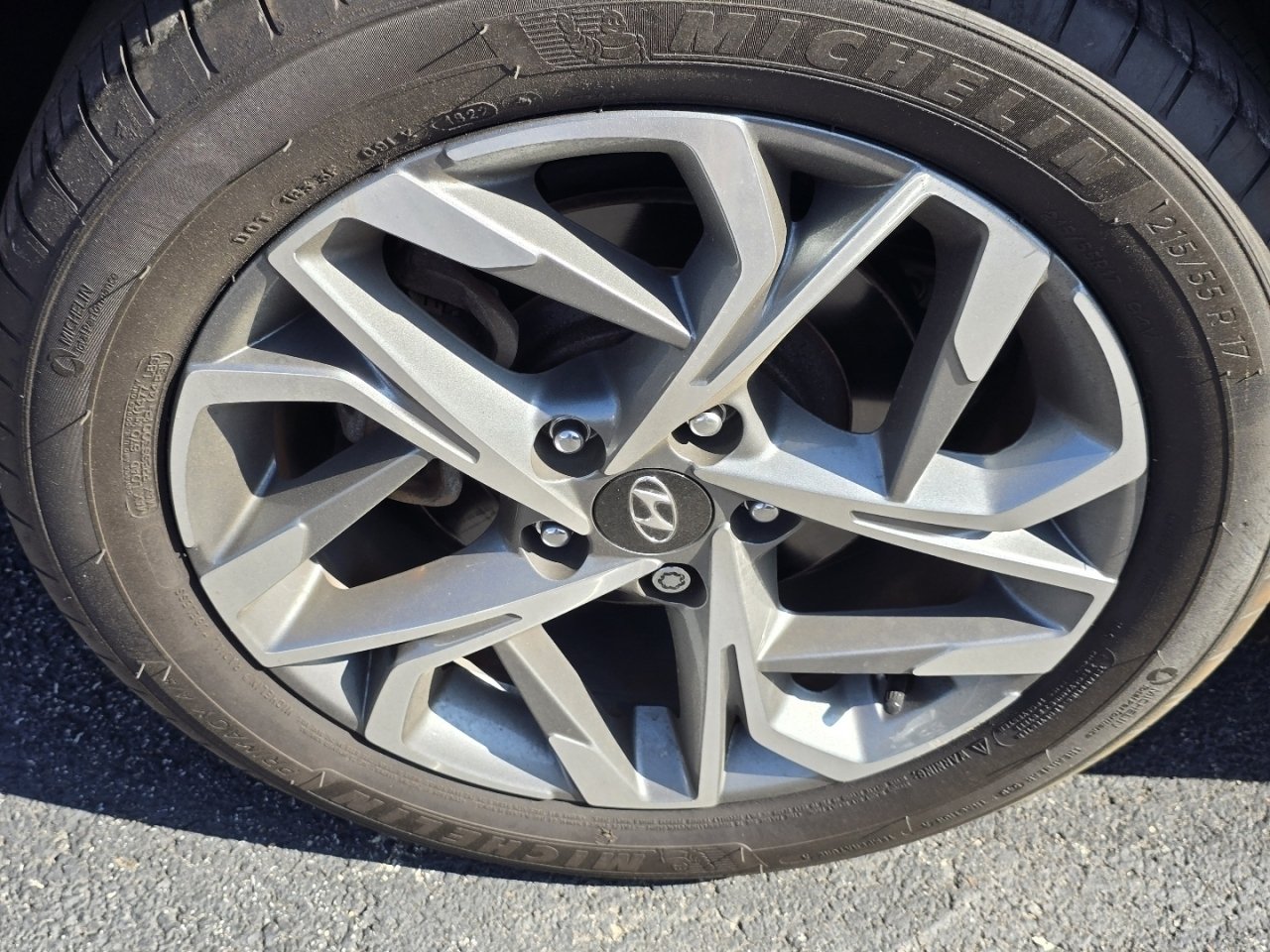 Used 2023 Gray Hyundai SEL image 9